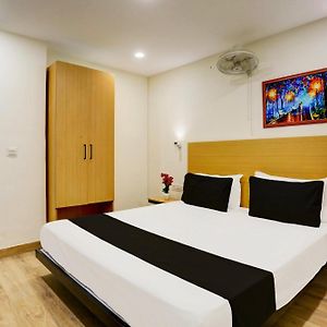 Super Hotel O Near Uttam Nagar East Metro